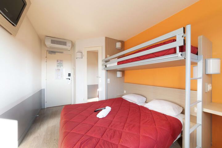 Room 7 of 27