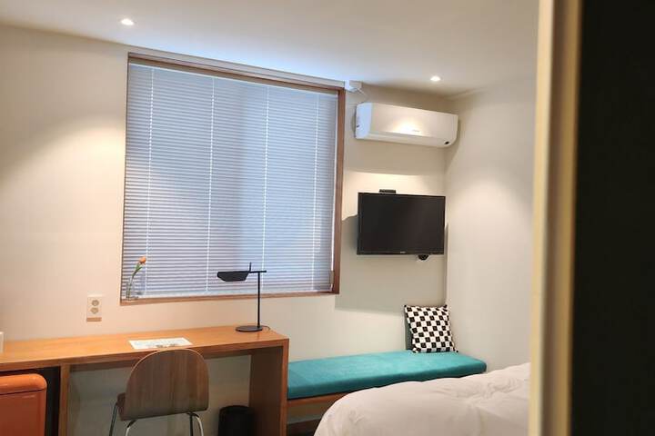 Room 20 of 28