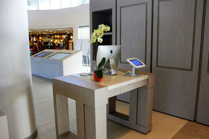 Check-in/check-out kiosk