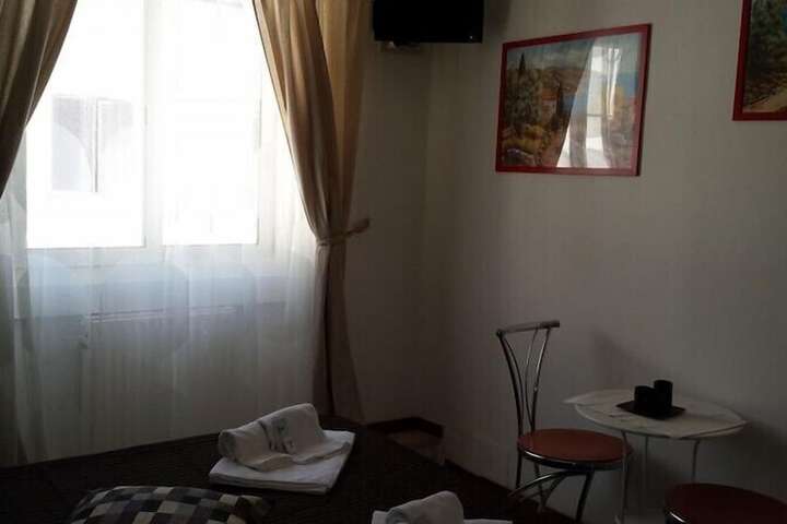 Room 10 of 62