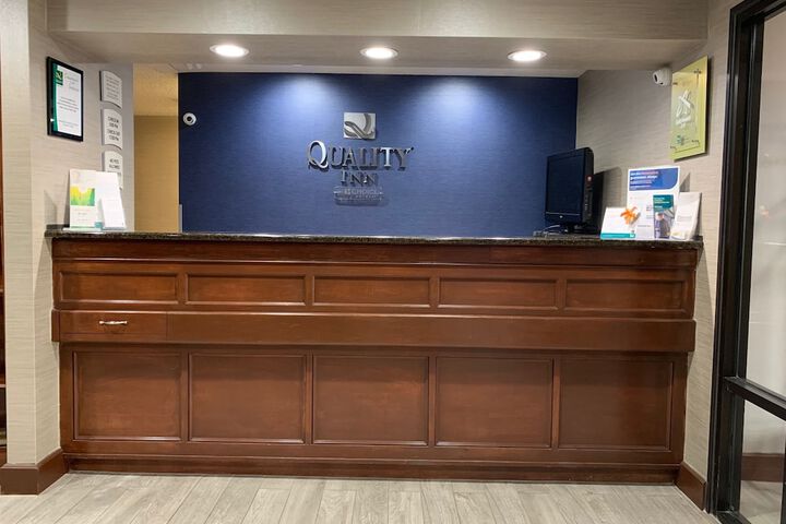 Check-in/check-out kiosk