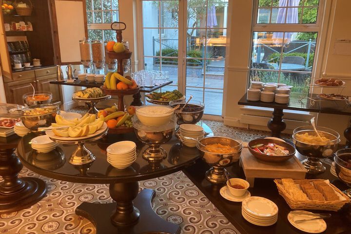 Breakfast/Coffee Service 26 of 43