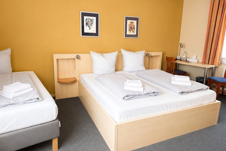 Room 16 of 28