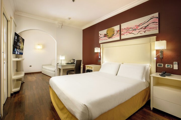 Room 45 of 185