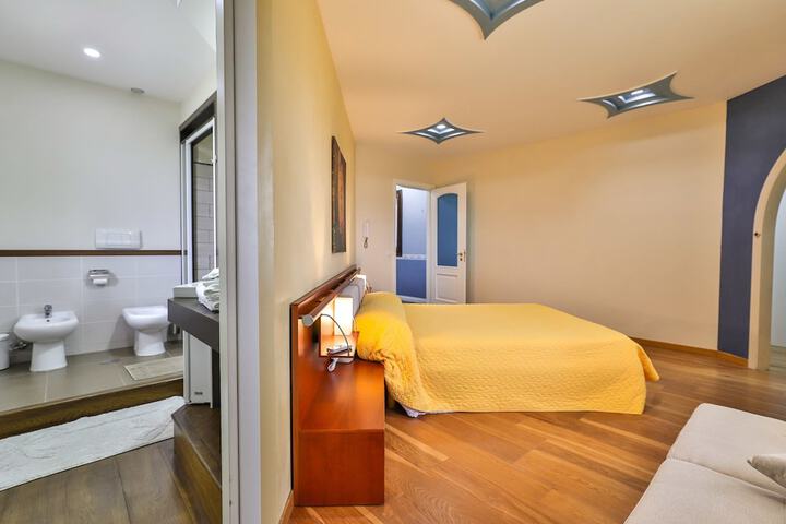 Room 4 of 24