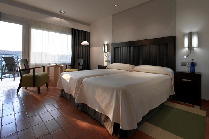 Room 4 of 27