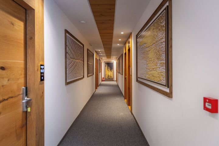 Ballroom/Hall 25 of 26