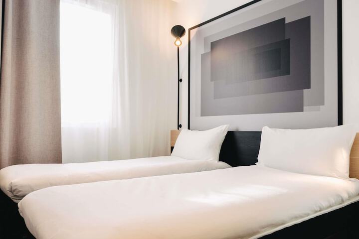 Room 28 of 75
