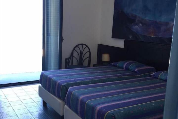 Room 8 of 48