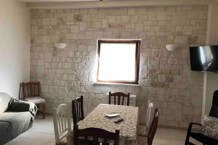 Dining 8 of 11