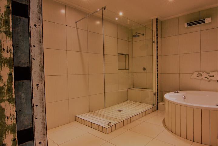 Room 25 of 162