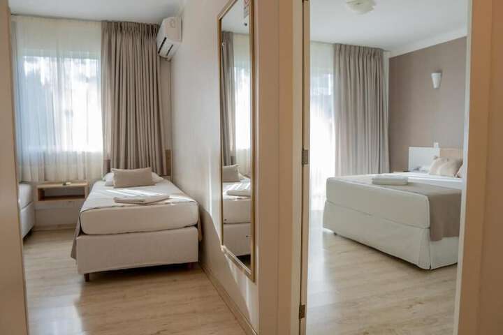 Room 2 of 44