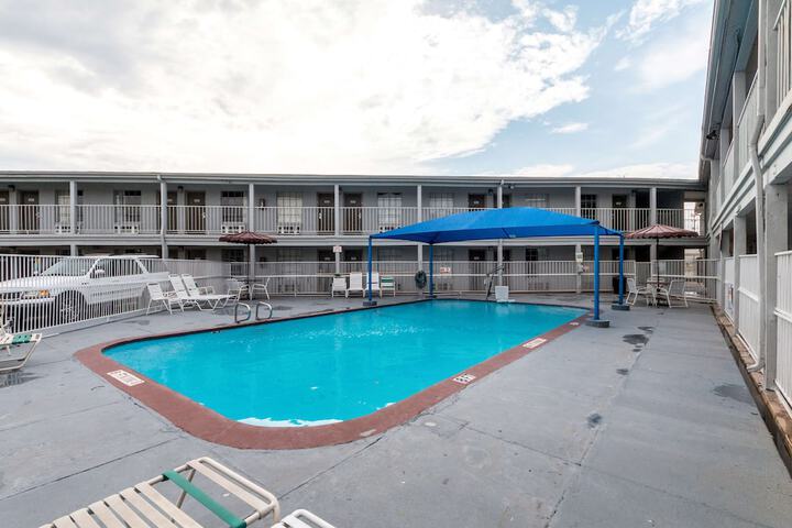 Pool Hotel