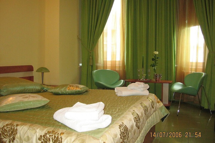 Room 3 of 12