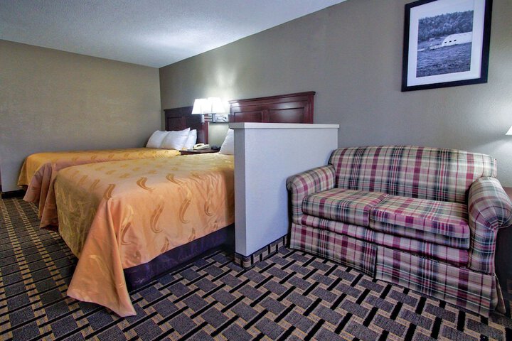 2 Queen Beds (7 of 13)