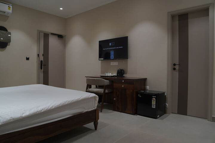 Room 4 of 37