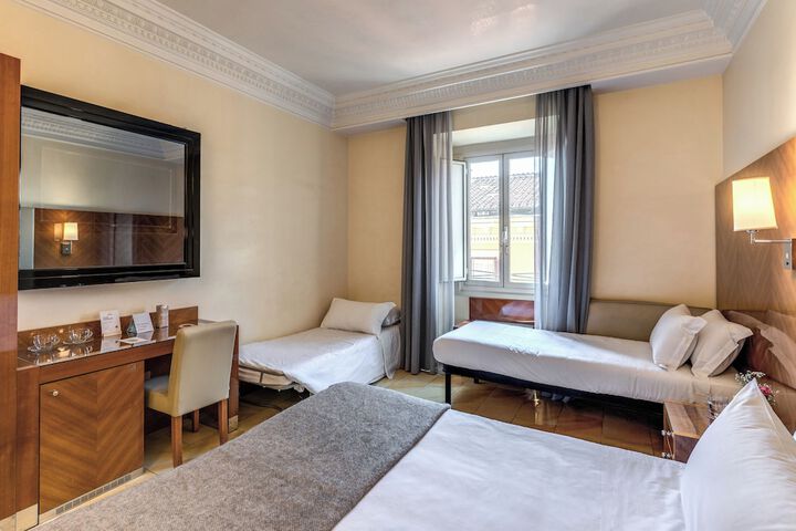 Room 32 of 82