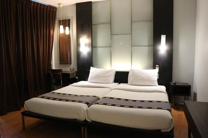 Room 4 of 30