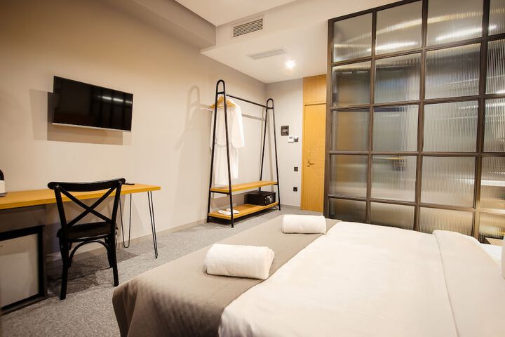 Room 32 of 50