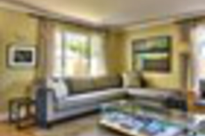 Lounge 86 of 132