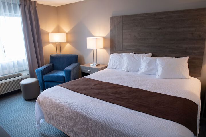 Standard | King Bed (1 of 6)