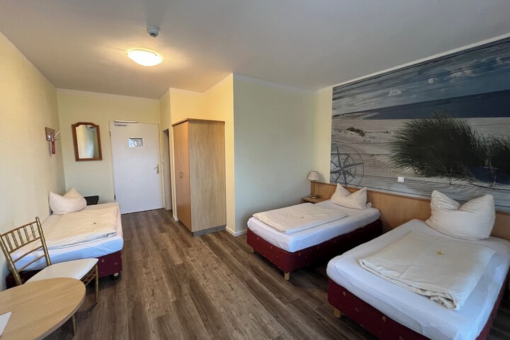 Room 11 of 38