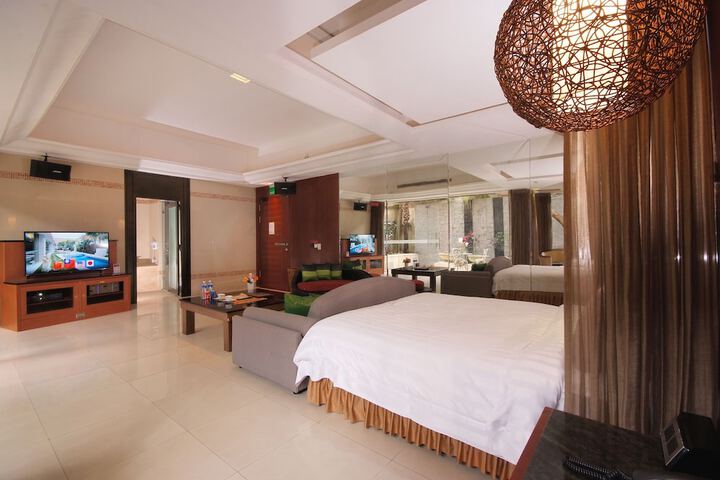 Room 14 of 61