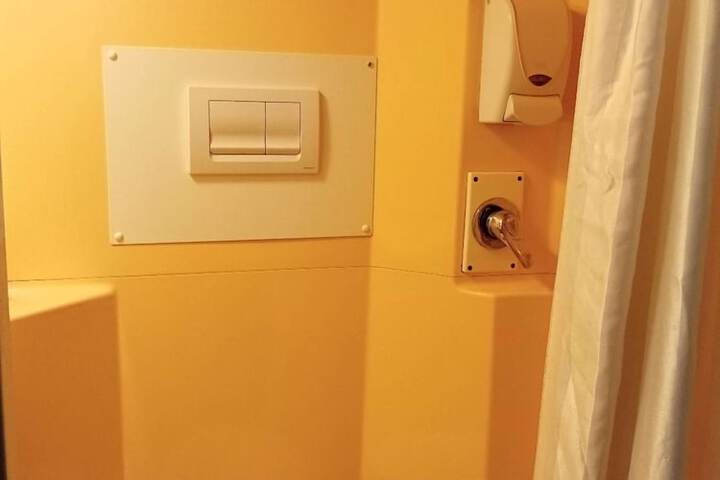 Room 26 of 46