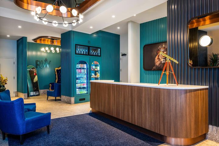 Entrance & Lobby