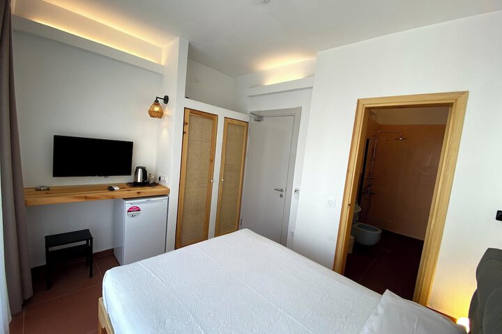 Room 7 of 83