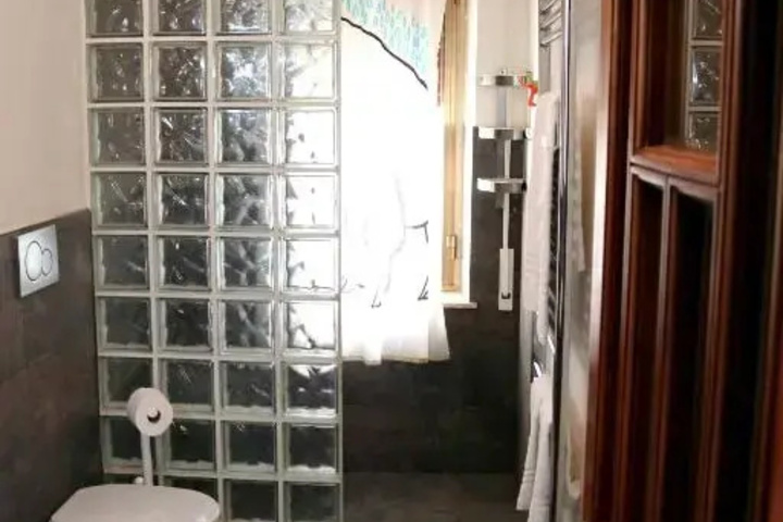 Room 8 of 14