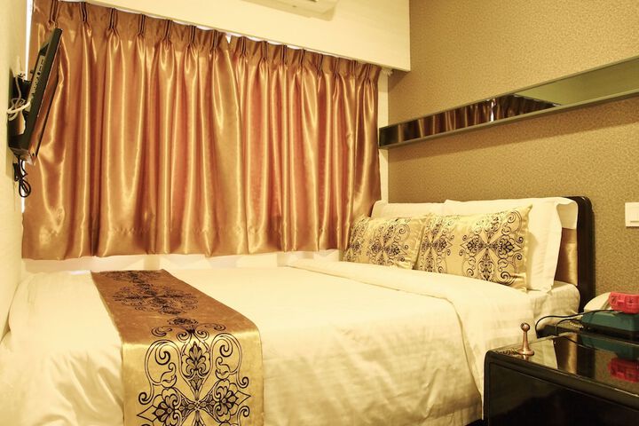 Room 10 of 73