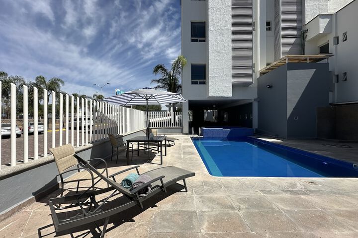 Pool 61 of 166