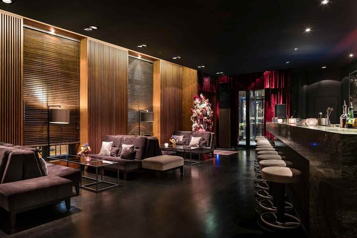 Lounge 58 of 86