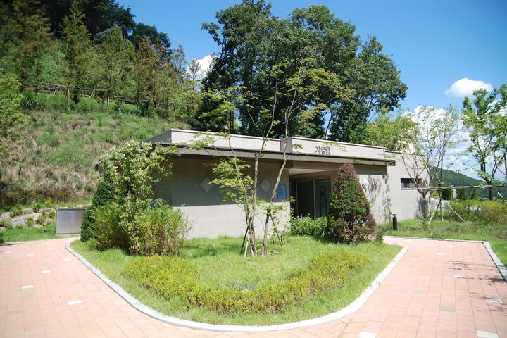 Hotel Exterior 74 of 80