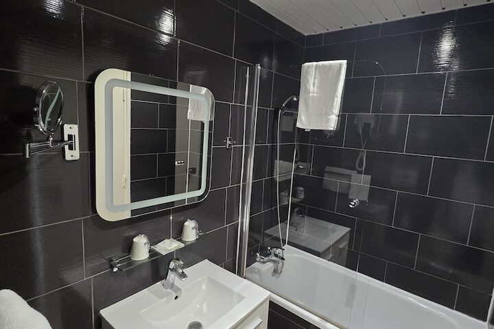 Room 33 of 50