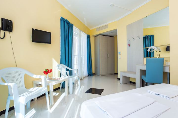 Room 13 of 76