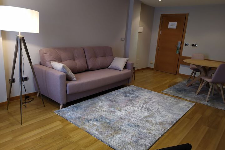 Room 47 of 90