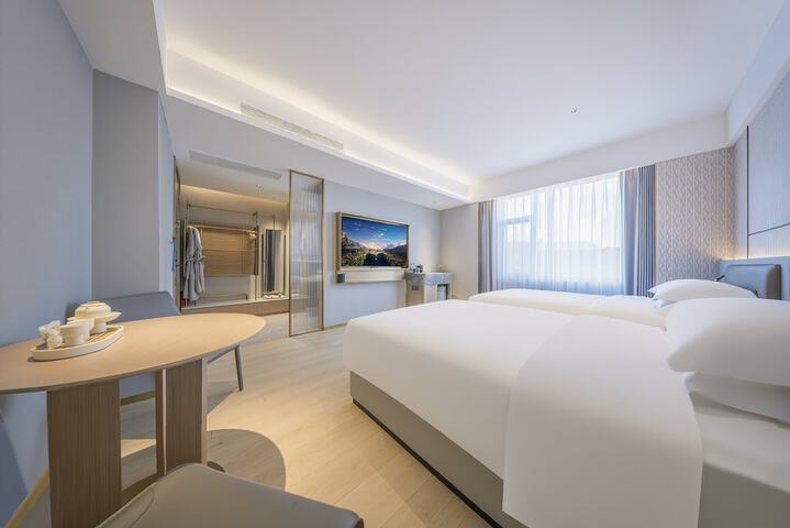 Room 8 of 9