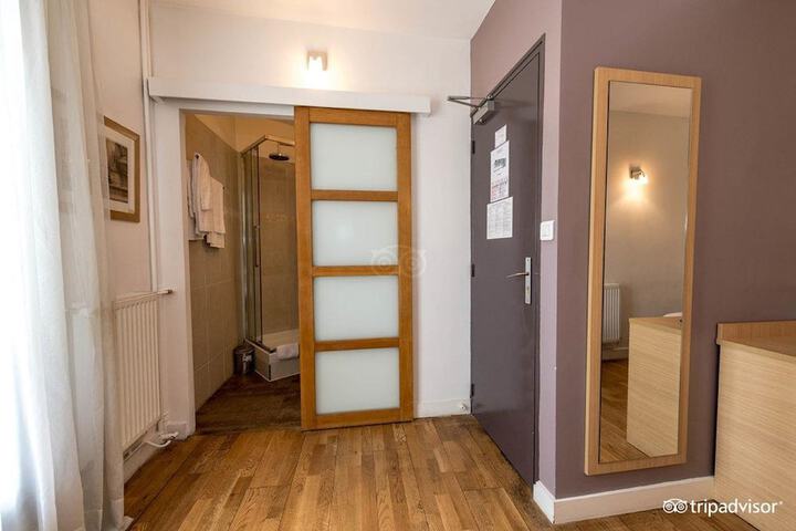 Room 5 of 49