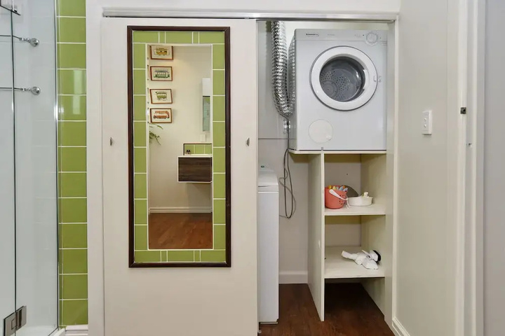 Room 6 of 19