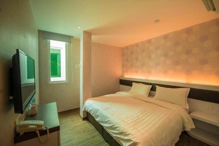 Room 14 of 28