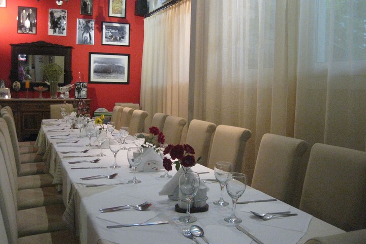 Dining 37 of 58