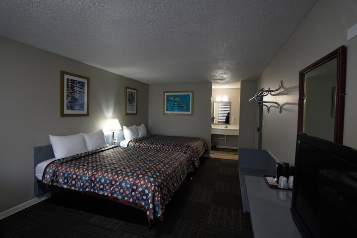 2 Queen Beds Ground Floor (6 of 9)