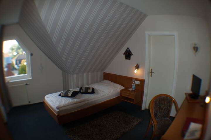 Room 6 of 72