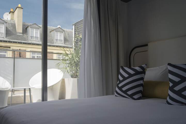 Room 25 of 63