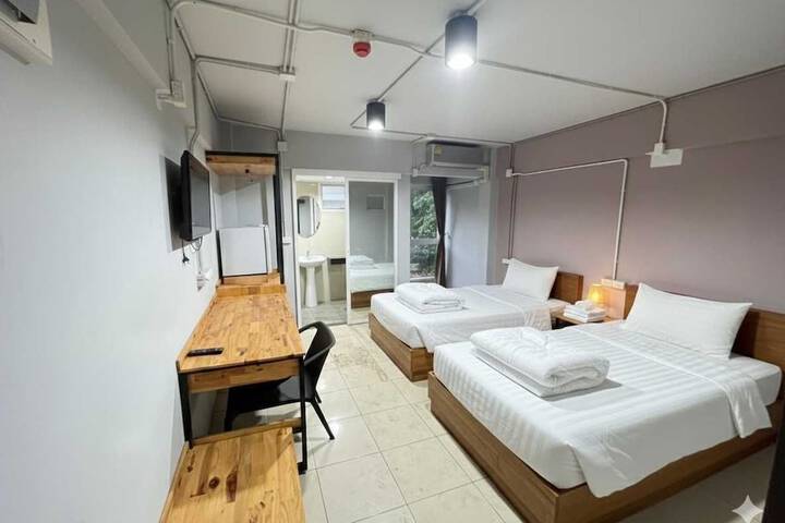 Room 8 of 17