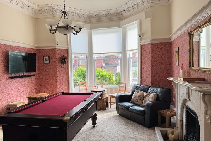 Lounge 41 of 47