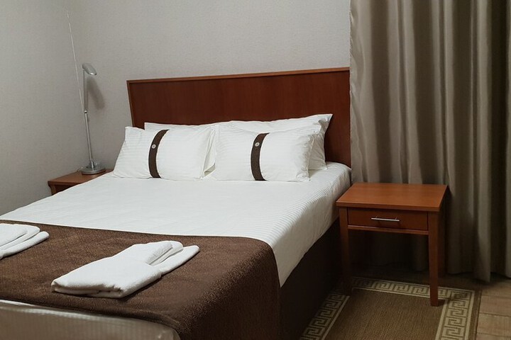 Room 16 of 38