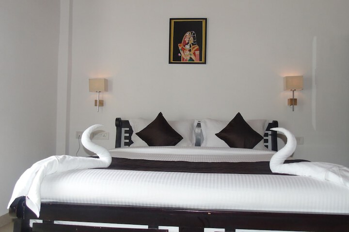 Room 3 of 25